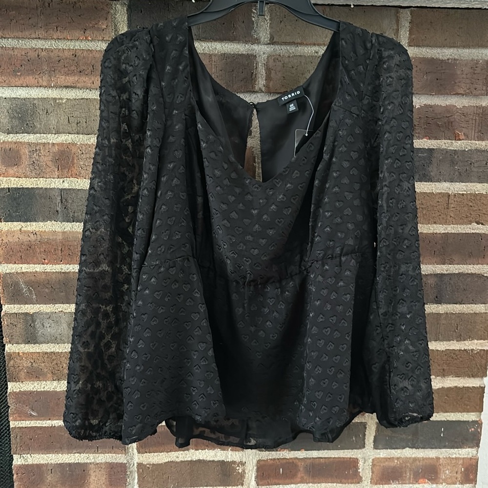 Women’s Torrid, Peplum Chiffon Chip Heart Blouse, Size 00 (M/L), Black,Valentine